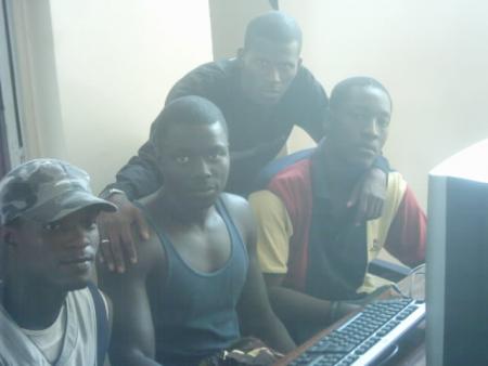 mes potes et moi devant la machine